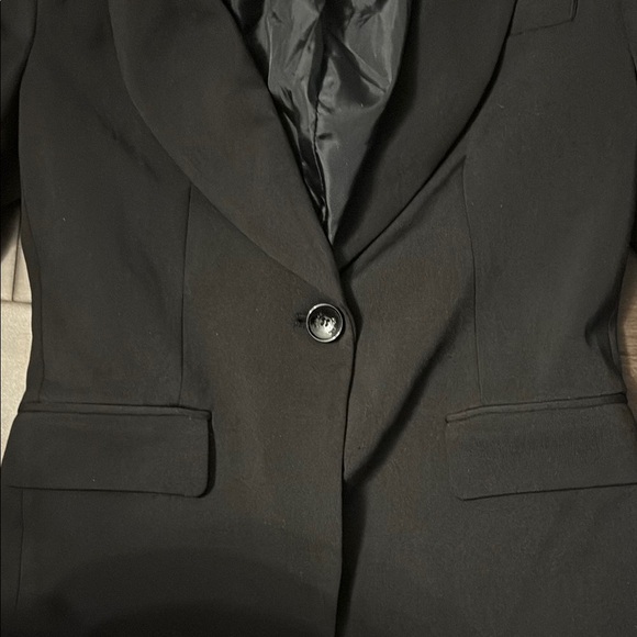 Zara Classic Black Blazer, size small, with pockets, lined one button - Picture 3 of 9